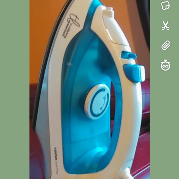 Clothes iron - Picture 2 of 2